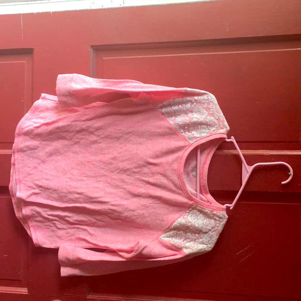Stretch Pink long sleeved shirt w/ lace shoulder